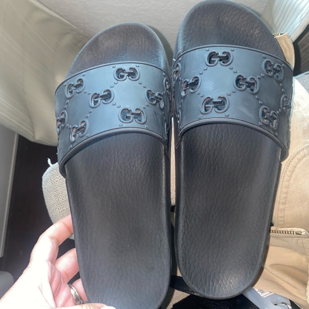 (Sold) Nice cute gucci slide sandals run big and a little bit wide
